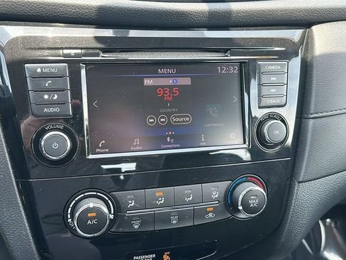 Used 2018 Nissan Rogue S AWD/4WD image 19