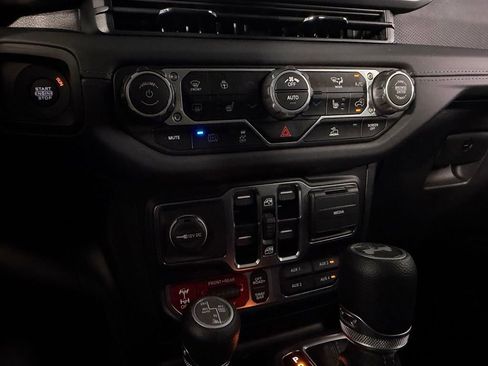 Certified 2025 Jeep Wrangler Unlimited Rubicon 4xe w/ Convenience Group AWD/4WD image 20
