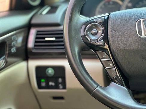 Used 2017 Honda Accord Touring image 34