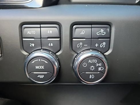 Used 2024 GMC Sierra 2500 AT4 w/ AT4 Preferred Package AWD/4WD image 32
