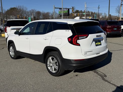Used 2024 GMC Terrain SLE image 3