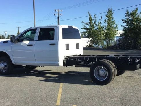 New 2024 RAM 3500 4x4 Crew Cab DRW image 6