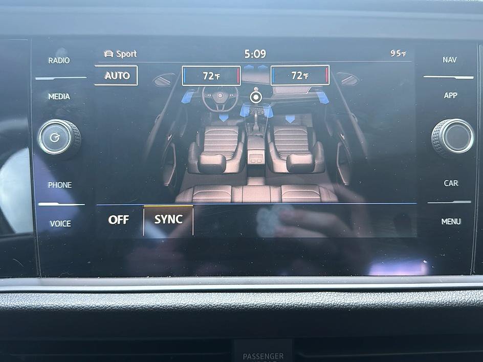 Used 2019 Volkswagen Jetta SEL Premium FWD image 37