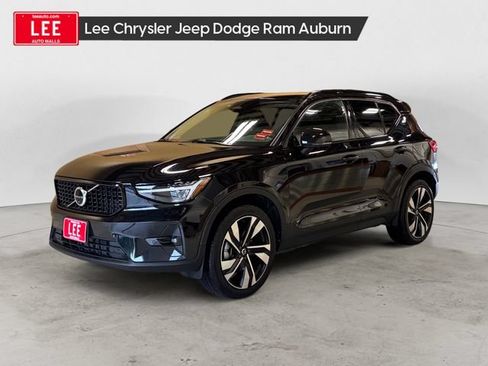 Used 2023 Volvo XC40 B5 Plus w/ Driver Assist Package AWD/4WD image 1