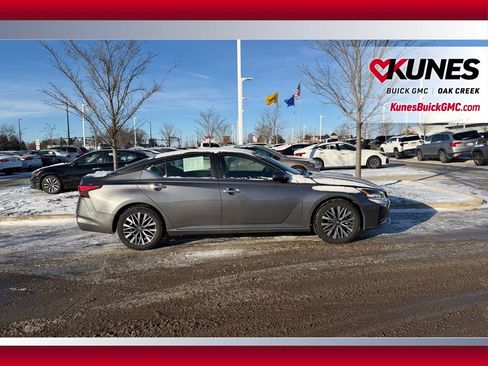 Used 2024 Nissan Altima 2.5 SV image 4