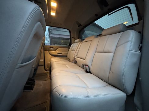 Used 2012 Chevrolet Avalanche LT image 23