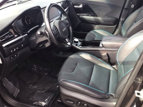 Used 2022 Kia Niro EX Premium w/ Cold Weather Package image 9