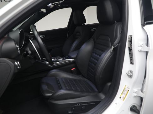 Used 2023 Alfa Romeo Giulia Estrema AWD/4WD image 14