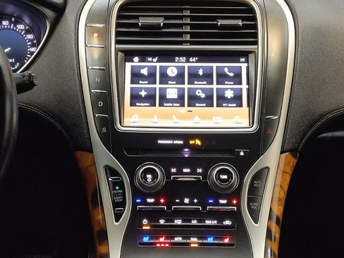Used 2017 Lincoln MKX Reserve w/ Lincoln MKX Climate Package image 25