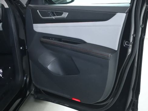 Certified 2024 Volkswagen Atlas Peak Edition SE AWD/4WD image 36