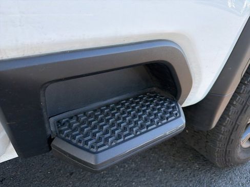 Used 2025 GMC Sierra 2500 AT4 image 22