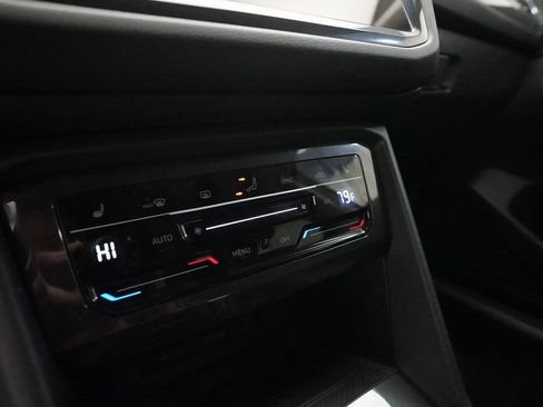 Used 2024 Volkswagen Tiguan SE image 22