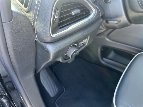 New 2026 Chrysler Pacifica Limited FWD image 30