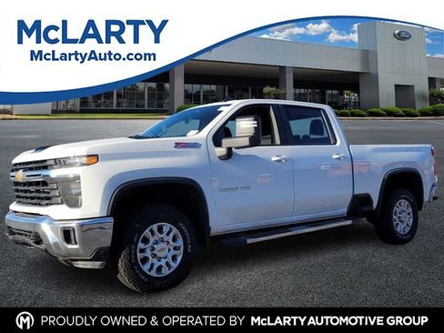 Used 2024 Chevrolet Silverado 2500 LT image 1