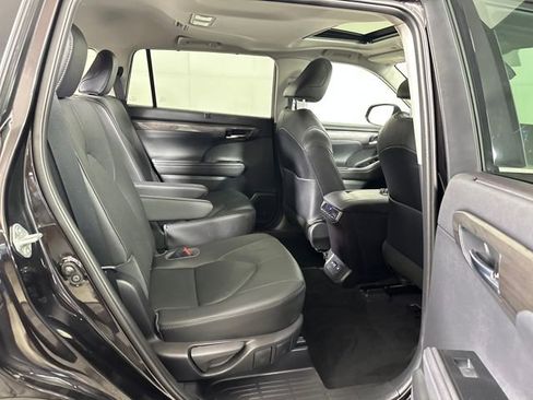 Used 2020 Toyota Highlander Limited image 27