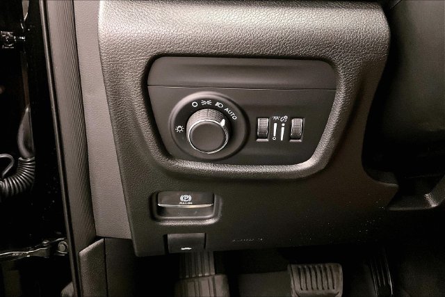 Used 2025 Jeep Grand Cherokee L Altitude AWD/4WD image 36