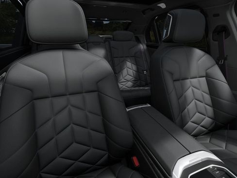 New 2026 BMW 750e xDrive AWD/4WD image 11