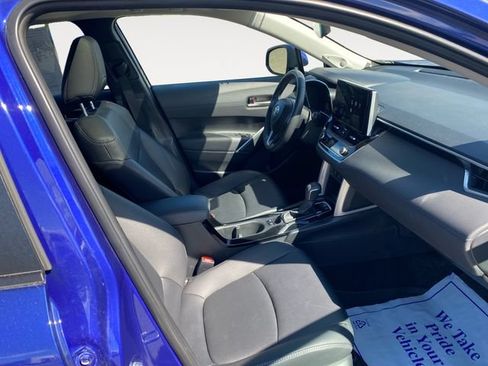 Used 2024 Toyota Corolla Cross XLE w/ Convenience Package AWD/4WD image 15