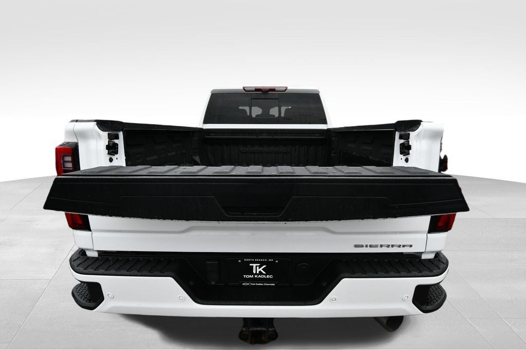 Used 2024 GMC Sierra 3500 Denali w/ Technology Package AWD/4WD image 7