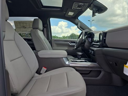 New 2026 Chevrolet Silverado 1500 LTZ w/ LTZ Premium Package AWD/4WD image 13