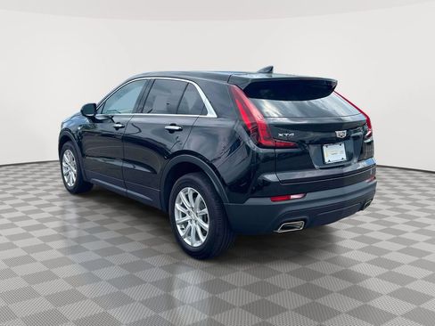 Used 2023 Cadillac XT4 Luxury w/ Cold Weather Package FWD image 5