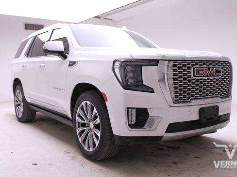 Used 2021 GMC Yukon Denali w/ Denali Premium Package image 3