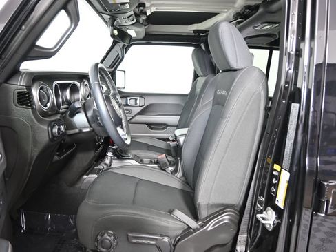 Used 2022 Jeep Wrangler Unlimited Sahara w/ Dual Top Group AWD/4WD image 20