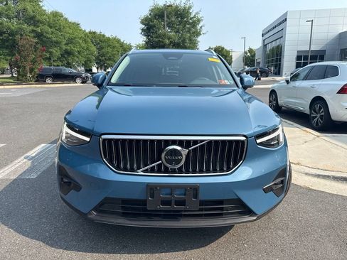 Used 2024 Volvo XC40 B5 Plus w/ Protection Package Premier AWD/4WD image 3