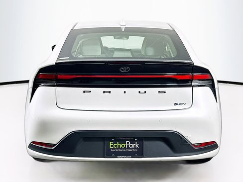 Used 2024 Toyota Prius LE image 7