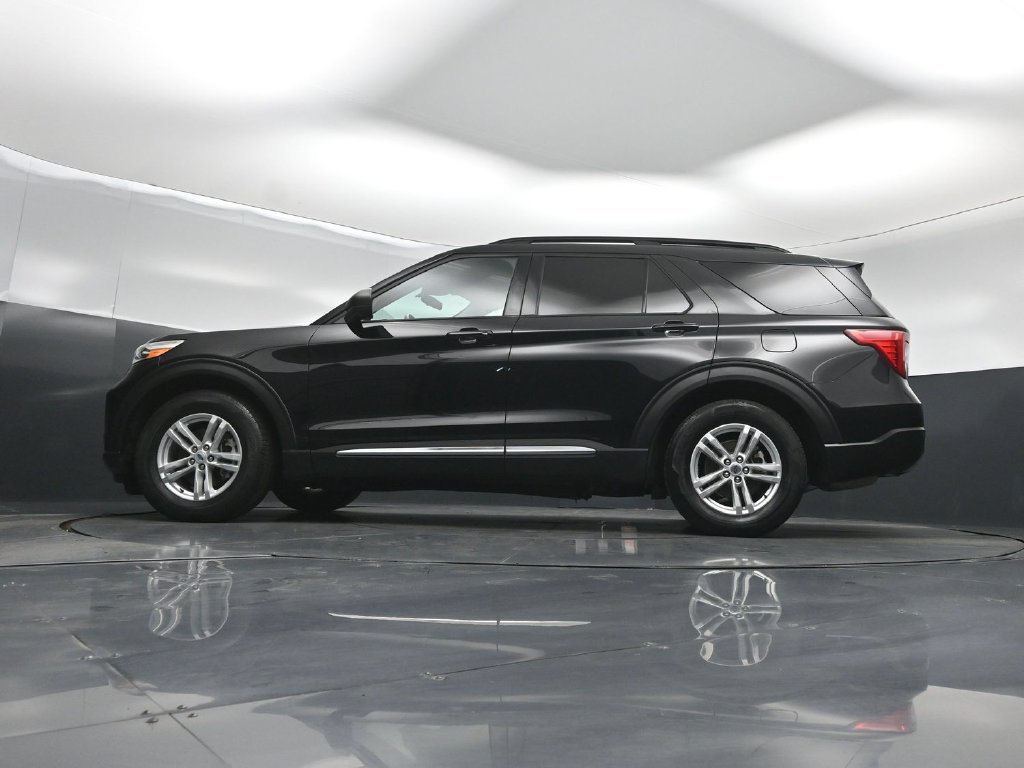 Certified 2023 Ford Explorer XLT w/ Equipment Group 202A RWD image 8