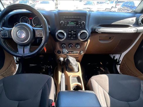 Used 2018 Jeep Wrangler Unlimited Sahara w/ Connectivity Group image 15