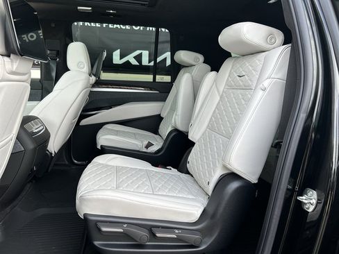 Certified 2026 Cadillac Escalade ESV Platinum Sport w/ LPO, Floor Liner Package AWD/4WD image 8