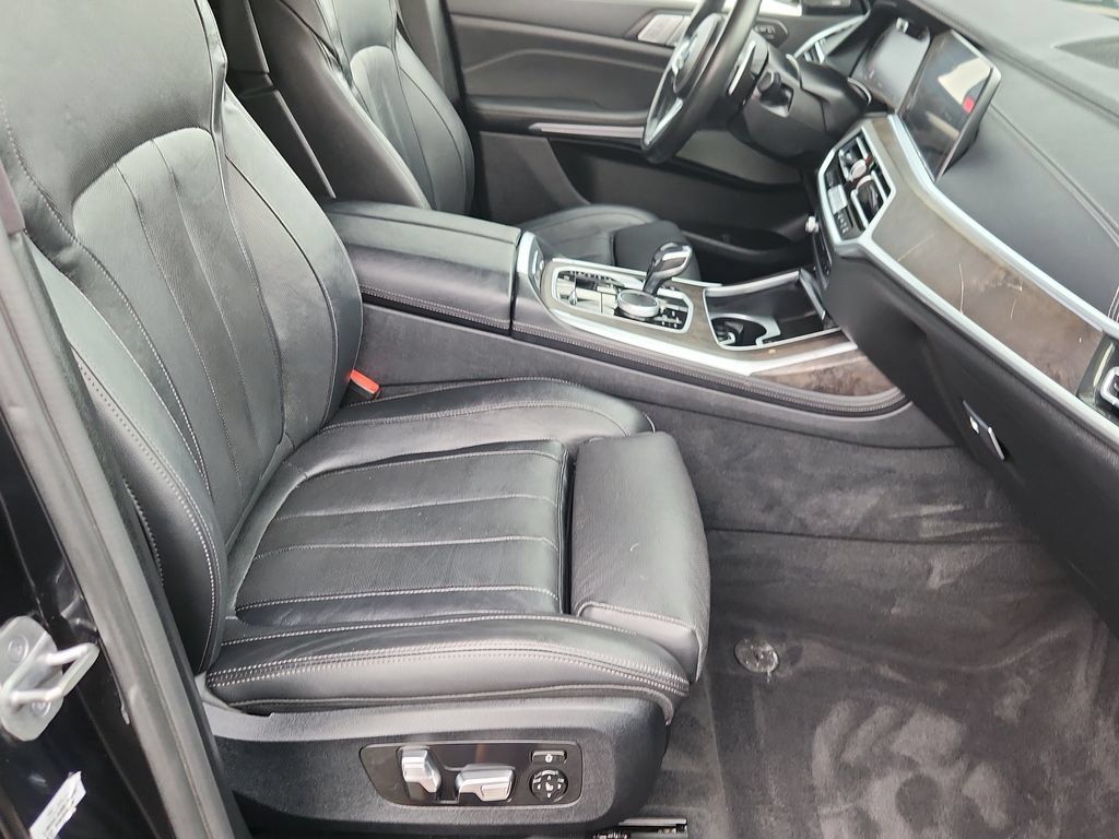 Used 2021 BMW X7 xDrive40i w/ M Sport Package AWD/4WD image 17