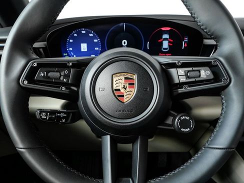 New 2026 Porsche Macan 4 Electric image 9