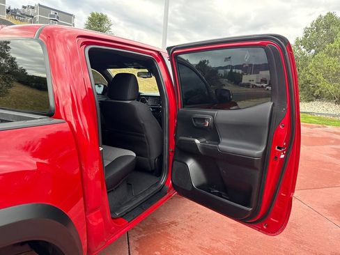 Used 2022 Toyota Tacoma TRD Off-Road AWD/4WD image 20