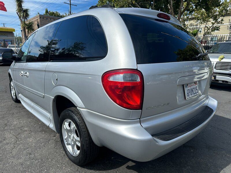 Used 2004 Dodge Grand Caravan SXT w/ Premium Group FWD image 8
