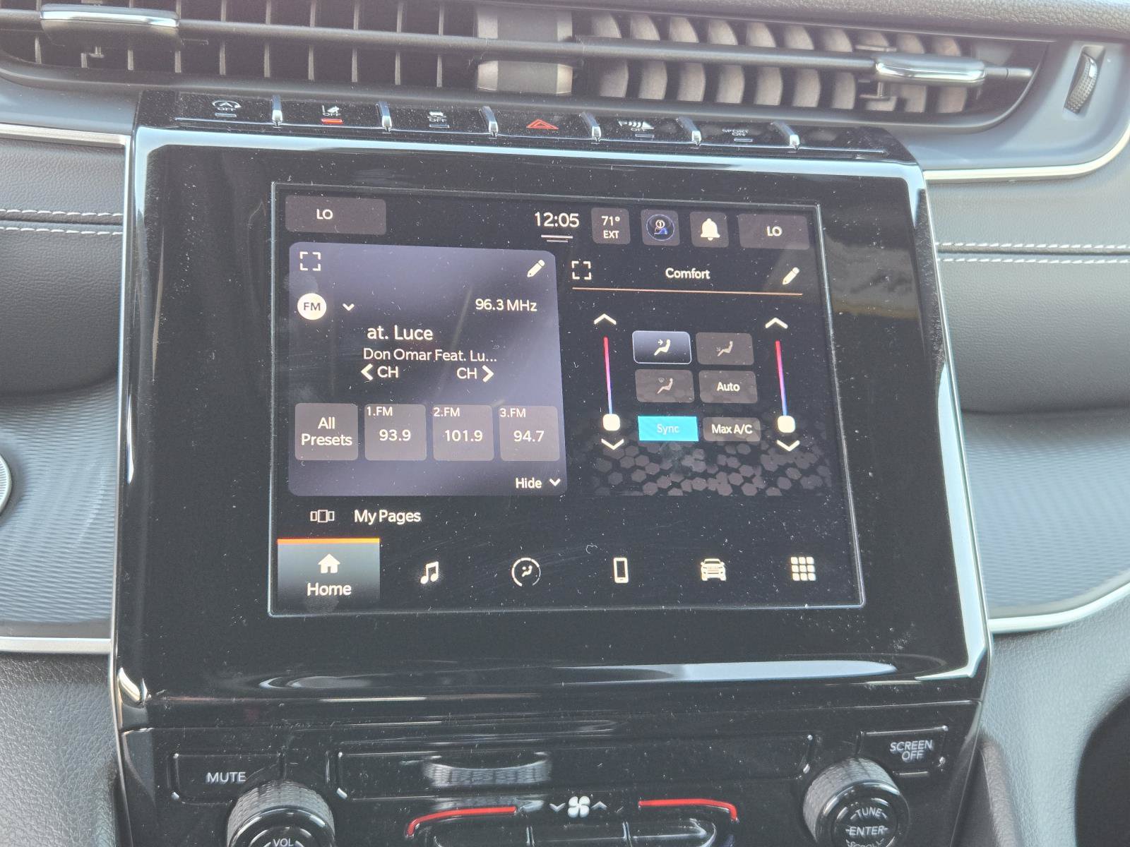 Used 2025 Jeep Grand Cherokee Laredo X RWD image 9