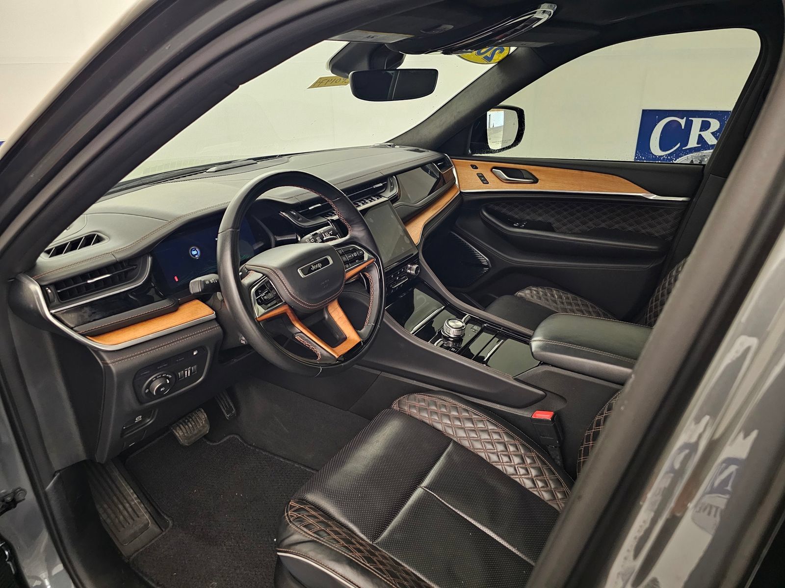 Used 2022 Jeep Grand Cherokee Summit AWD/4WD image 3