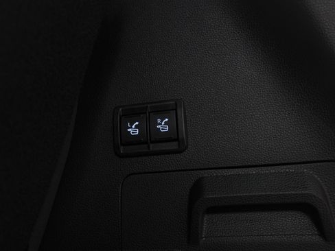 Used 2025 Toyota Sequoia 4WD image 11