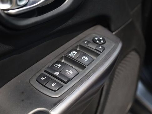 Used 2020 Jeep Cherokee Latitude FWD image 15
