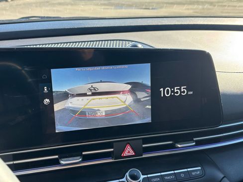 Used 2025 Hyundai Elantra SEL image 17