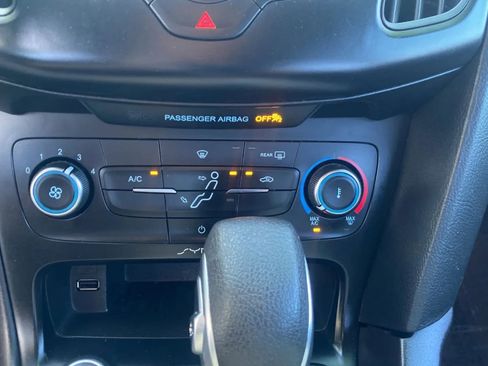 Used 2017 Ford Focus SE FWD image 21