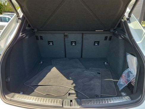 Used 2025 Porsche Macan image 18