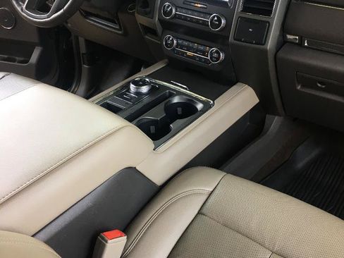 Used 2020 Ford Expedition Max XLT w/ Equipment Group 202A RWD image 24