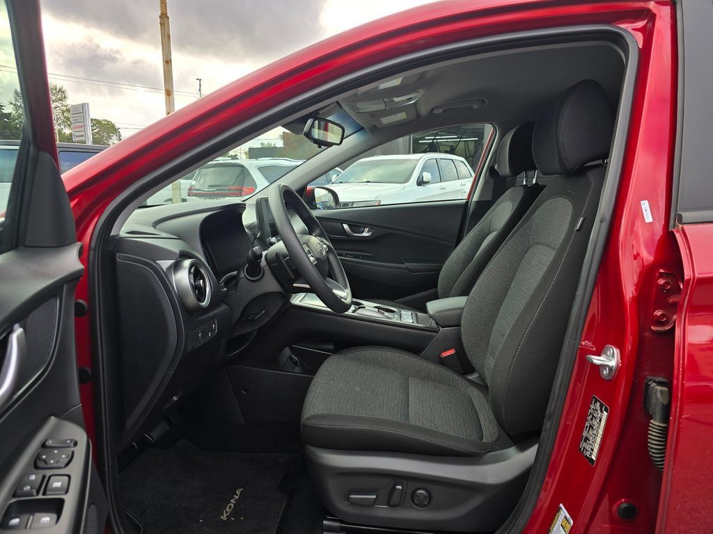 Used 2023 Hyundai Kona SE FWD image 18