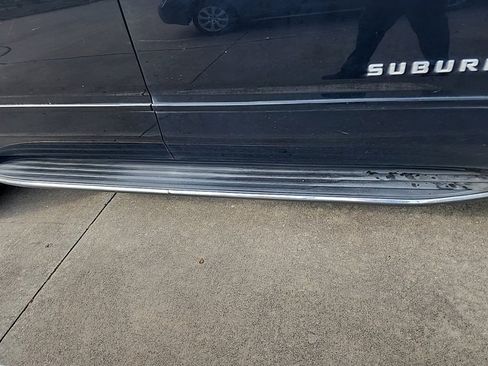 Used 2017 Chevrolet Suburban Premier image 7