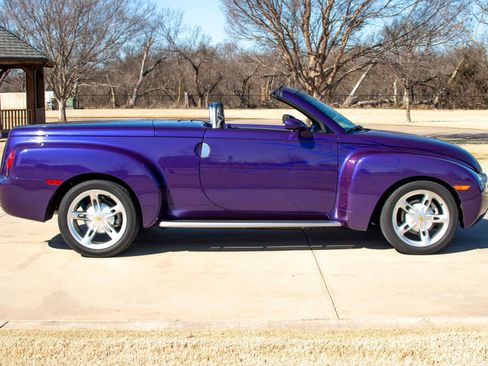 Used 2004 Chevrolet SSR w/ Preferred Equipment Group image 14