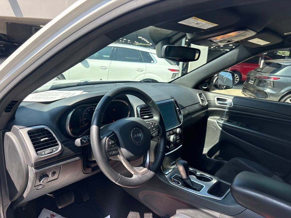 Used 2020 Jeep Grand Cherokee Altitude RWD image 12