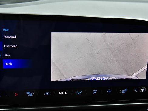 Used 2024 Chevrolet Equinox EV RS FWD image 22