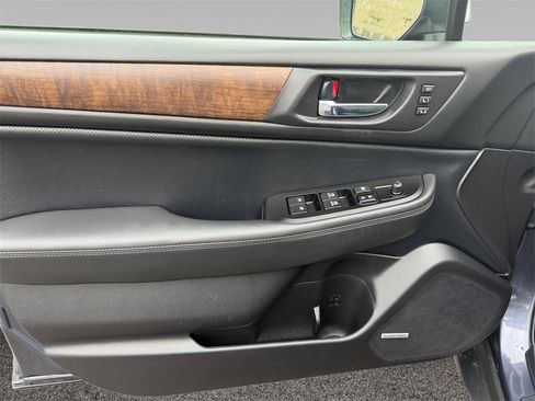 Used 2017 Subaru Outback 3.6R Limited image 16